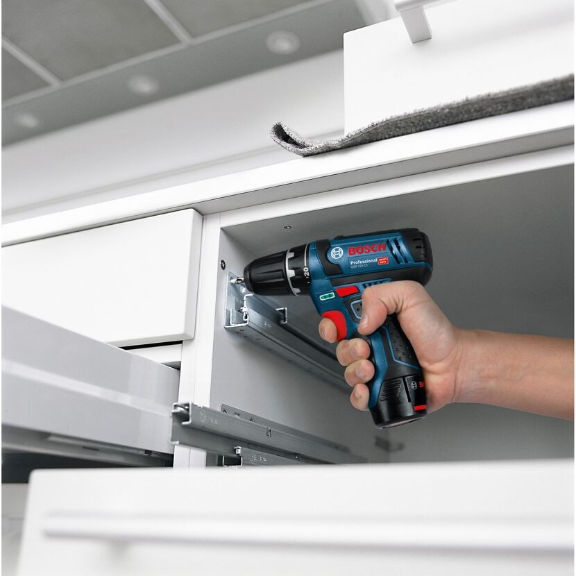 Bosch GSR 12V-15 Akku-Bohrschrauber 12V, inkl. 2 Akkus, Tasche und Zubehör – Bild 2